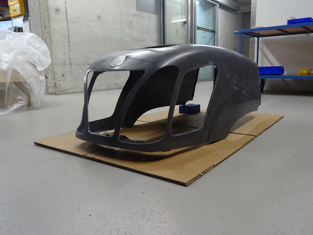 [1059550] Motorhaube grau Grundiert