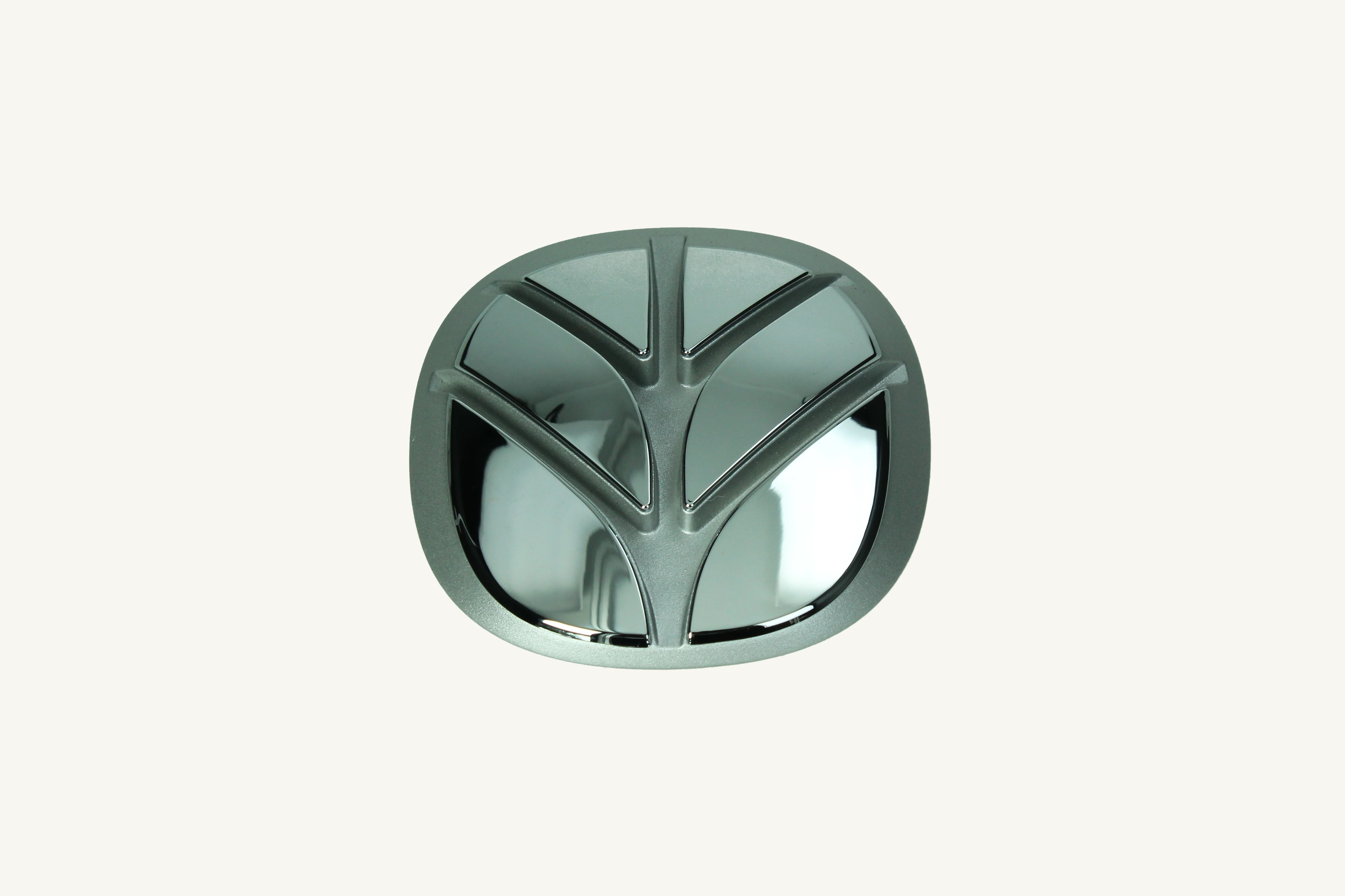 [1010625] Symbol New Holland 72x69mm