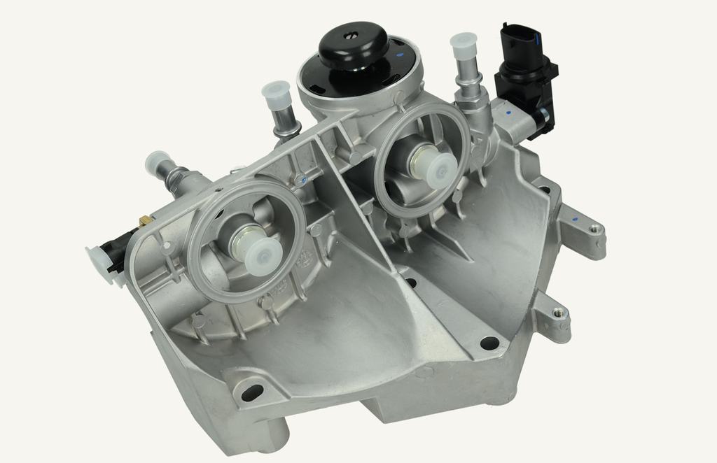Fuel pump with filter housing